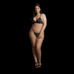 Kurviges Dessous Set aus Spitze und Samt mit verführerischer Passform in großen Größen, LIN – Bild 4